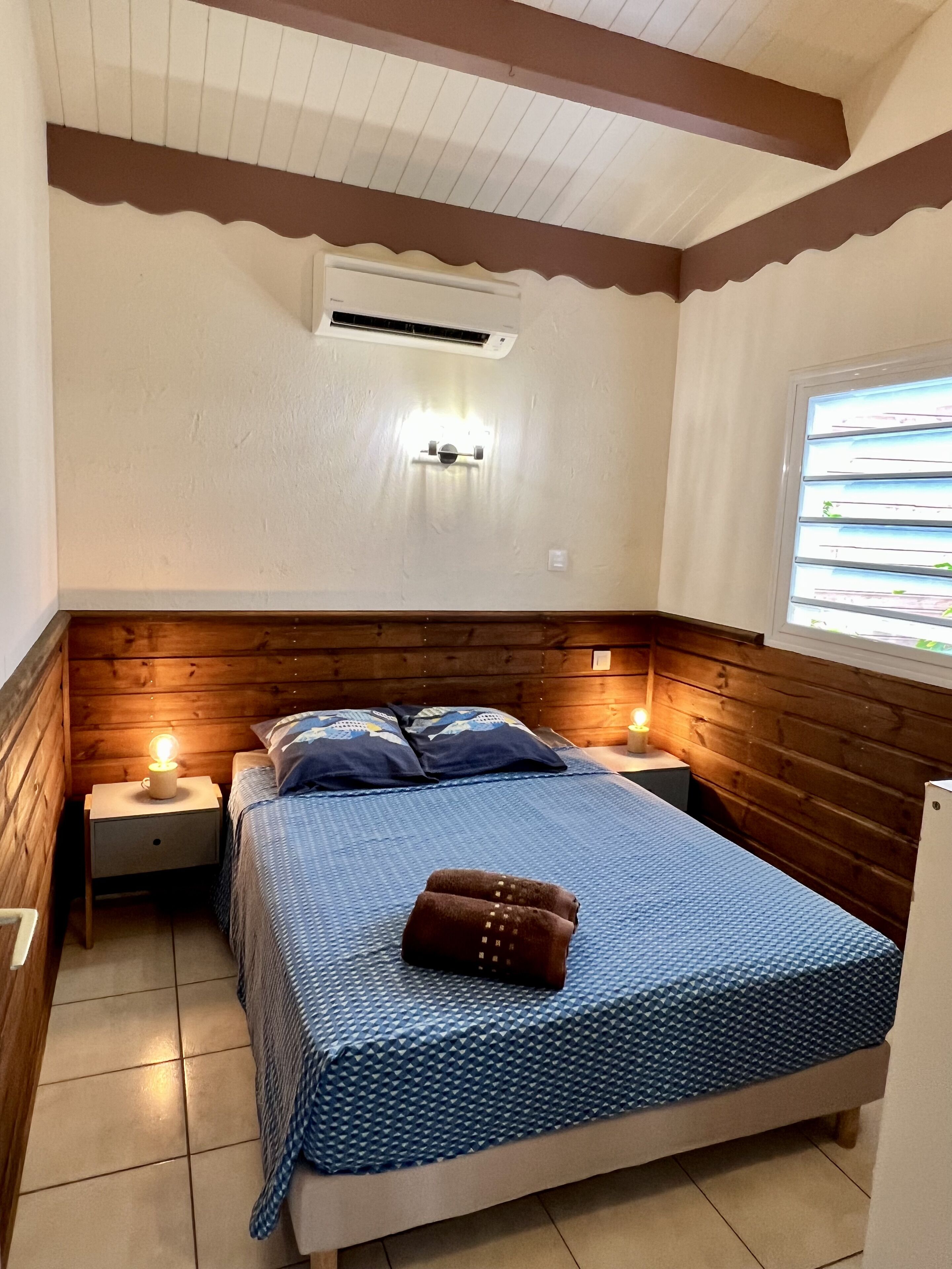 2 chambres, fer et planche à repasser, Wi-Fi gratuit, draps fournis