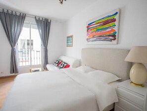 7 Schlafzimmer, Schreibtisch, Bügeleisen/Bügelbrett, WLAN