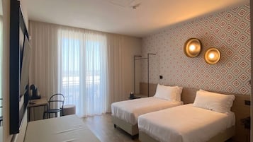 Habitación Confort, varias camas, para no fumadores (Converts to 2 Twin Beds) | Caja de seguridad en la habitación, insonorización y wifi gratis