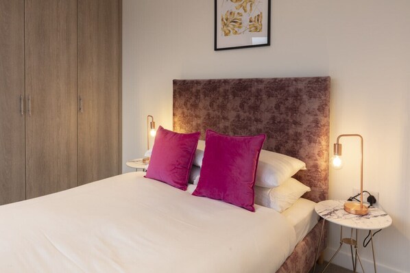 2 ห้องนอน, เตารีด/โต๊ะรีดผ้า, Wi-Fi ฟรี, ผ้าปูที่นอน