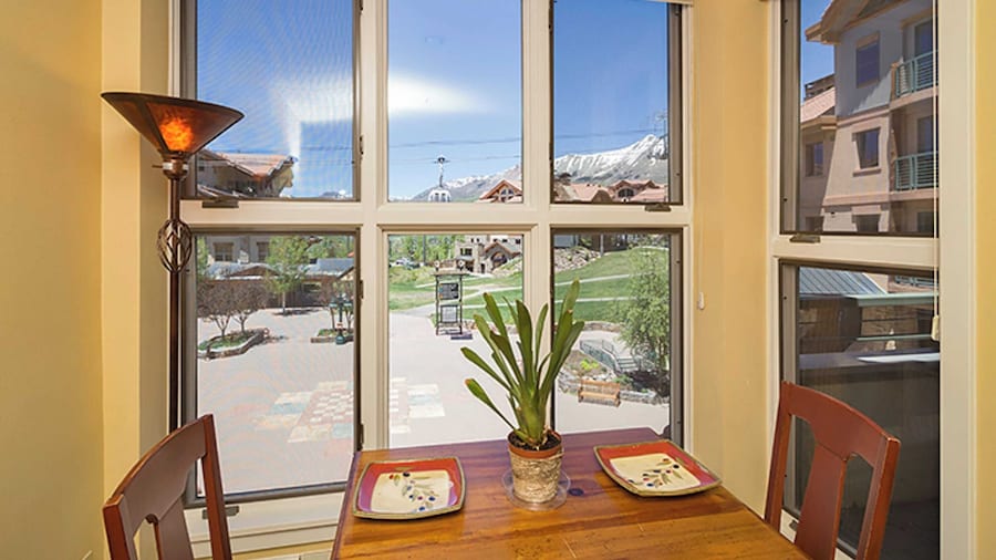 Blue Mesa Lodge 32A by Avantstay Located In The Heart Of Mountain Village w/ Prime Skiing Access