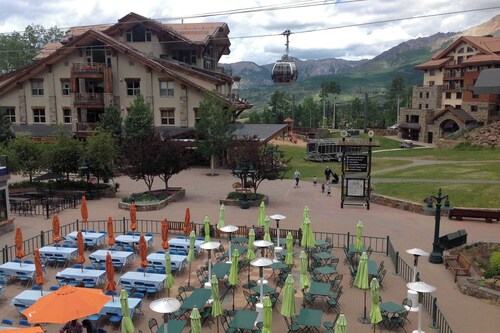 Blue Mesa Lodge 32A by Avantstay Located In The Heart Of Mountain Village w/ Prime Skiing Access