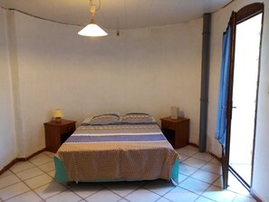 2 quartos, ferros/tábuas de passar roupa, Wi-Fi de cortesia