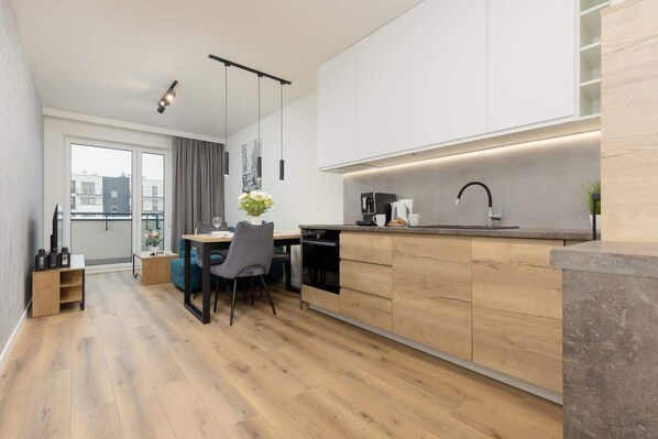 Fridge, microwave, oven, stovetop - Łopuszańska 51 | Apartment w/Balcony | Home Office (Warszawa)