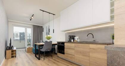 Comfortable Apartment | Balcony | Desk | Parking.