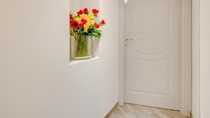 A white door with a small window on the wall beside it. - Roma Suites Navona (Rome)