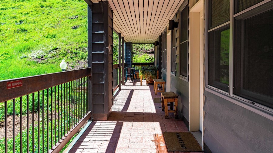 Etta Place 7 by Avantstay Ski In/ Ski Out Unit w/ Striking Views!