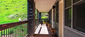 Etta Place 7 by Avantstay Ski In/ Ski Out Unit w/ Striking Views!