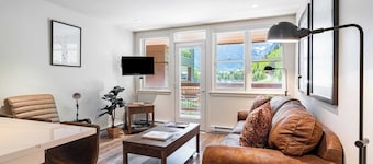 Etta Place 7 by Avantstay Ski In/ Ski Out Unit w/ Striking Views!