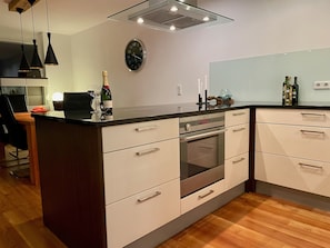 Fridge, microwave, dishwasher - Alpine Haven Hideaway (Koblach)