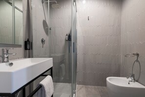 Standard Single Room | Bathroom | Shower, hair dryer, towels, soap - Rome Ciampino Smart Hotel (Ciampino)
