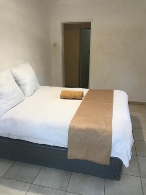 Individually decorated, free WiFi - Cosham guest house (Harare)