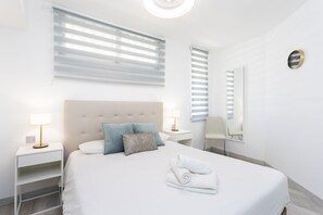 1 habitación, tabla de planchar con plancha, wifi gratis y ropa de cama