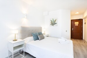 Iron/ironing board, free WiFi, bed sheets