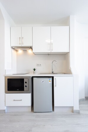 Fridge, microwave, coffee/tea maker, electric kettle