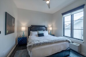 1 bedroom, desk, iron/ironing board - 121 Hotel by Chic & Modern Deluxe Suite In Ideal Nashville Location! Room 202 (Nashville)