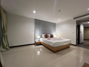 Executive Studio | Desk, laptop workspace, free WiFi - Zephyr Grand Hotel (Patong)