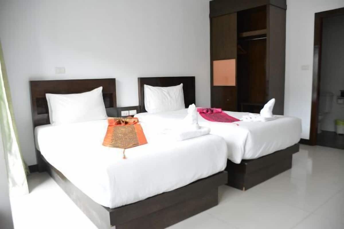 Desk, laptop workspace, free WiFi