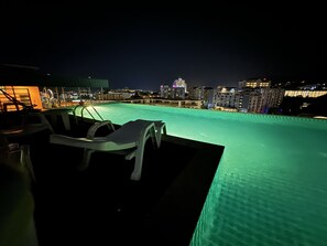 Outdoor pool - Zephyr Grand Hotel (Patong)