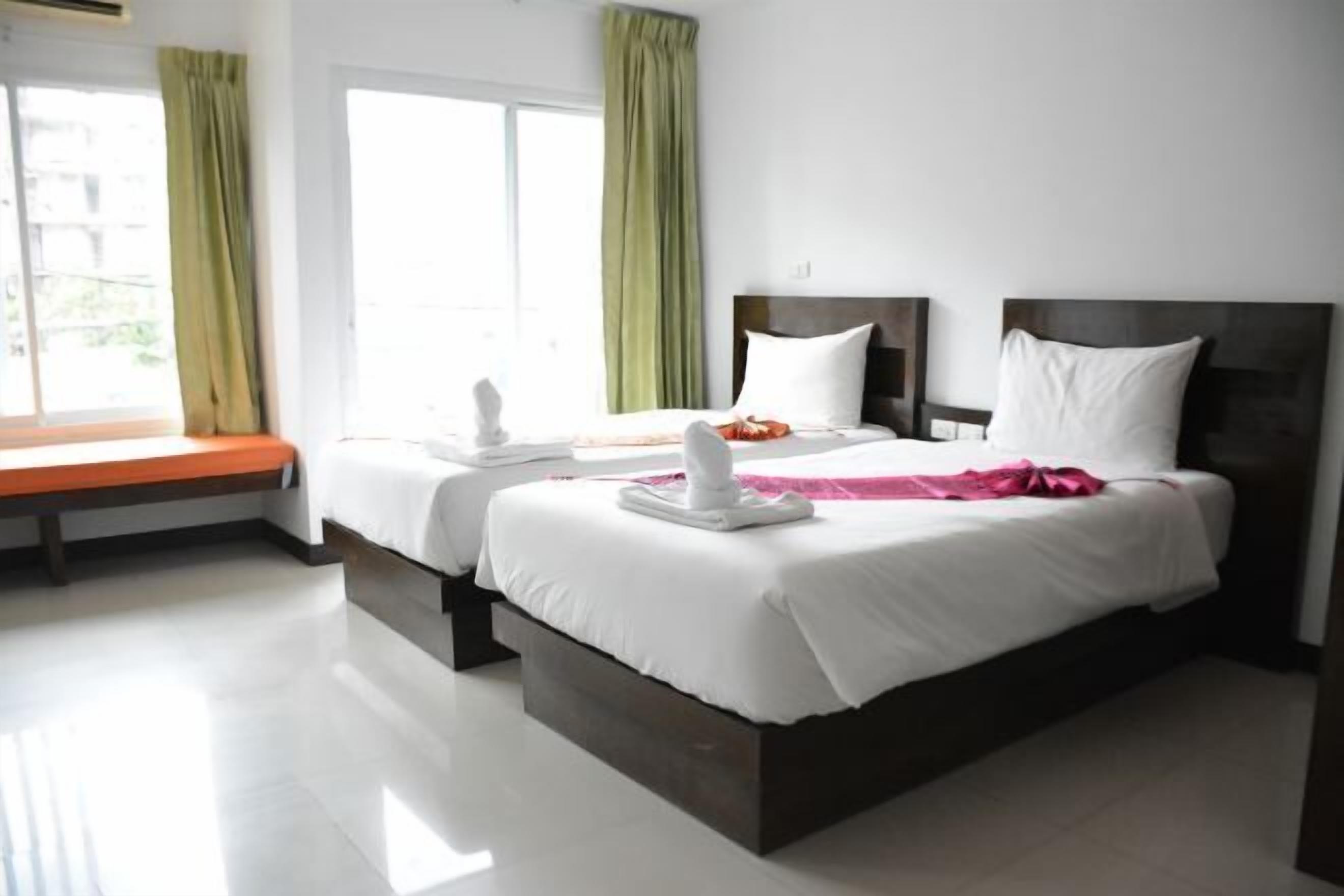 โต๊ะทำงาน, พื้นที่ทำงานแบบใช้แล็ปท็อป, Wi-Fi ฟรี