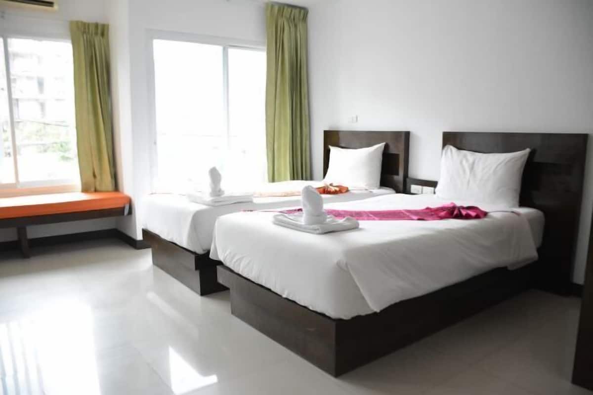 Desk, laptop workspace, free WiFi