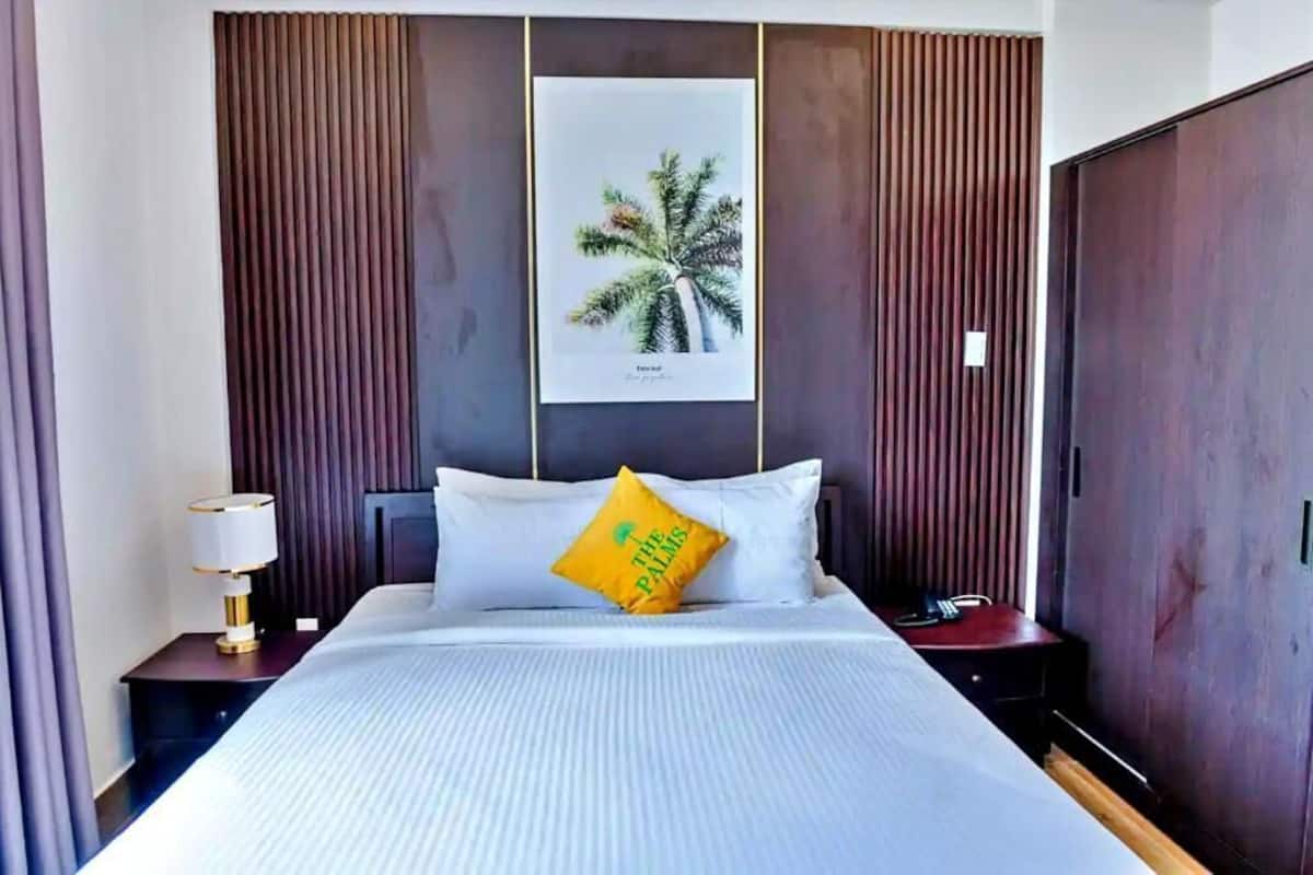 Standard Room with City View | 1 bedroom, down comforters, memory foam beds, minibar