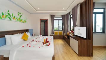 Deluxe Room with City View | Chăn bông, nệm cao su hoạt tính (memory foam), minibar