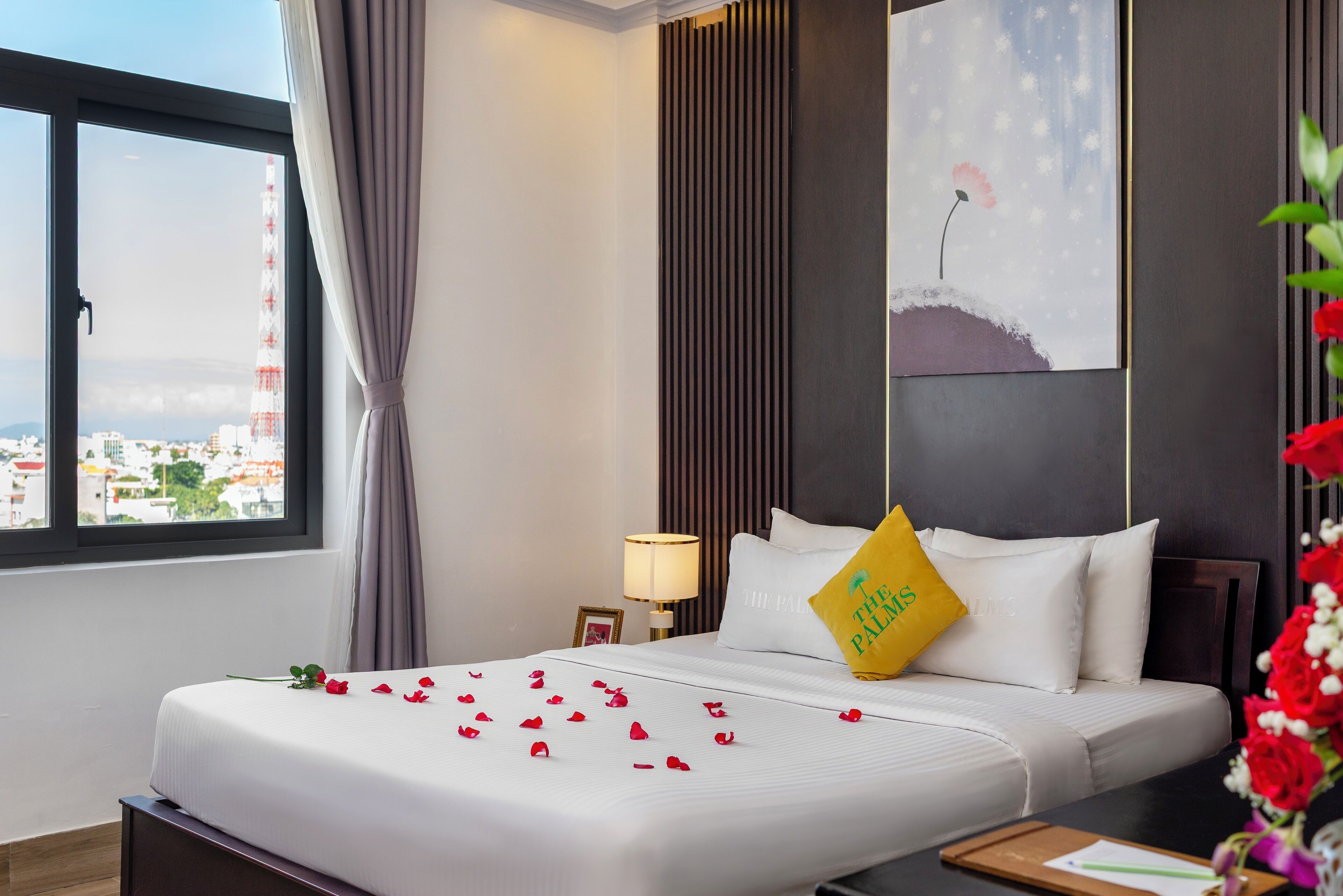 Standard Room with City View | Chăn bông, nệm cao su hoạt tính (memory foam), minibar 