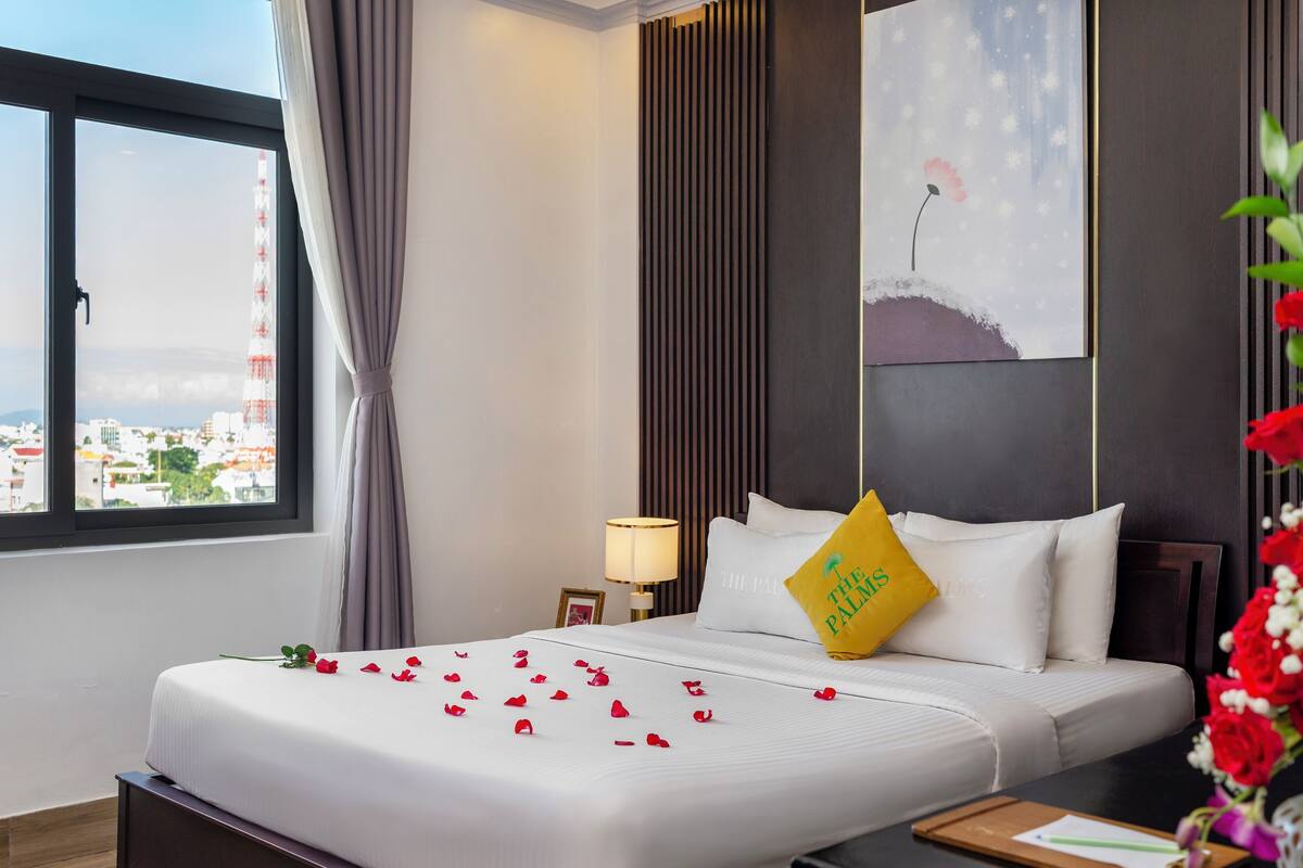 Couette en duvet d'oie, matelas mémoire de forme, minibar