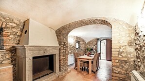 Family Villa, 3 Bedrooms, Balcony (Beautiful Villa With Private Spa) | Dining - Beautiful Villa With Private Spa (Alviano)