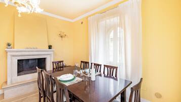 Family Villa, 3 Bedrooms, Balcony (Beautiful Villa With Private Spa) | Dining