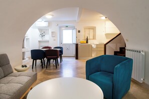 Comfort-Apartment, 2 Schlafzimmer, Nichtraucher | Essbereich im Zimmer