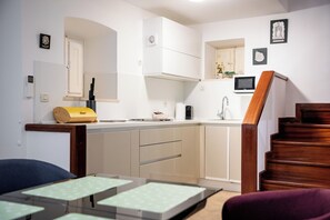 Departamento Confort, 2 habitaciones, para no fumadores | Cocina privada | Refrigerador, cafetera y tetera y tetera eléctrica 