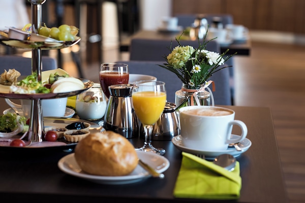 Dagelijks ontbijtbuffet (EUR 19.5 per persoon)