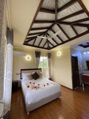 Deluxe Double Room | In-room safe, desk, laptop workspace, iron/ironing board