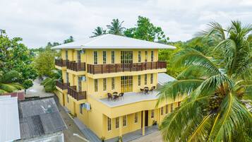 المنشأة من الخارج