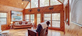 Lakefront Arkansas Home w/ Deck, Grill & Cornhole!