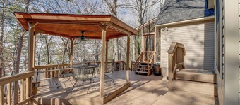 Lakefront Arkansas Home w/ Deck, Grill & Cornhole!