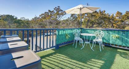 Awesome Canyon Lake Home: Rooftop Deck & Fire Pit!