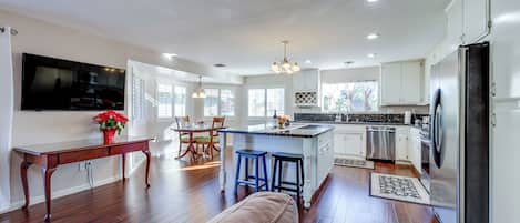 House (3 Bedrooms) | Interior