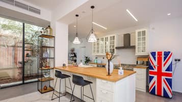 Deluxe Villa | Private kitchen | Fridge, microwave, oven, dishwasher