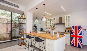Deluxe Villa | Private kitchen | Fridge, microwave, oven, dishwasher - Aya - Oasis in Al Muntazah: 3BR Villa with Private Pool (Abu Dhabi)