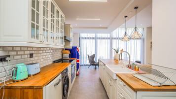 Deluxe Villa | Private kitchen | Fridge, microwave, oven, dishwasher