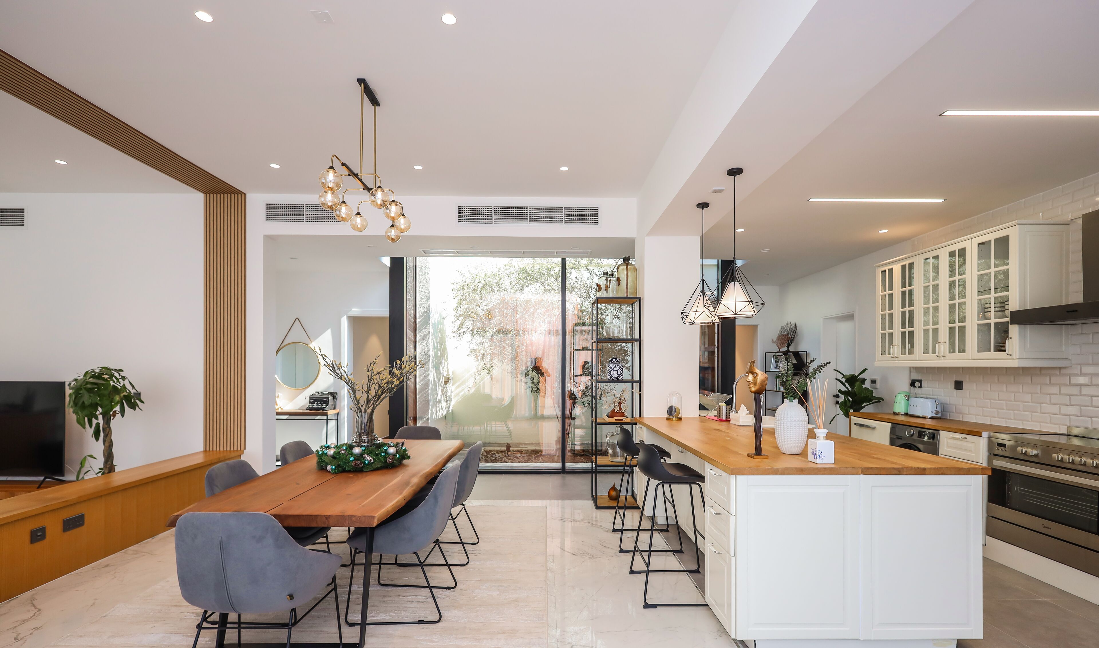 Deluxe Villa | Private kitchen | Fridge, microwave, oven, dishwasher