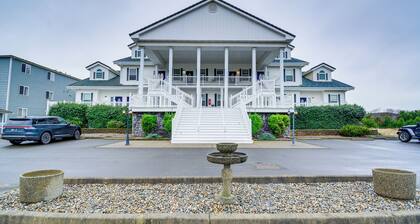 Ocean Shores Condo Rental w/ View - Walk to Beach!