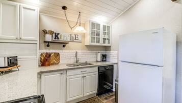 Cottage (2 Bedrooms) | Interior