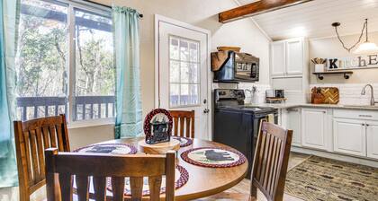 Cozy Cottage w/ Pool Btwn Knoxville & Pigeon Forge