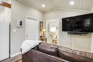Cottage (2 Bedrooms) | Interior