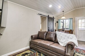 Cottage (2 Bedrooms) | Interior