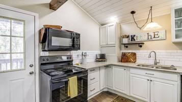 Cottage (2 Bedrooms) | Interior